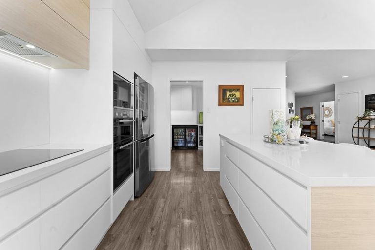 Photo of property in 9 The Anchorage, Sunnyhills, Auckland, 2010