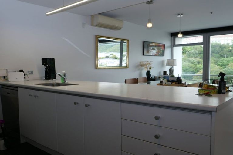 Photo of property in Montreaux Apartments, 9g/164 The Terrace, Wellington Central, Wellington, 6011