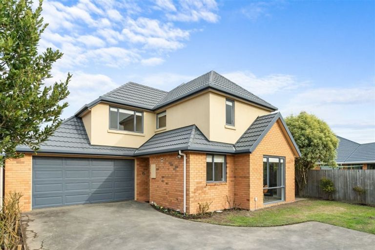Photo of property in 32 Berkshire Drive, Avonhead, Christchurch, 8042