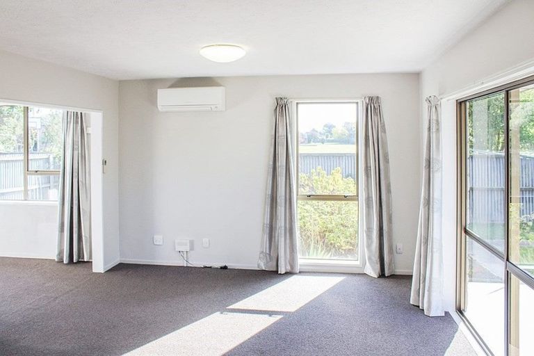 Photo of property in 1/11 Manor Place, Bryndwr, Christchurch, 8053