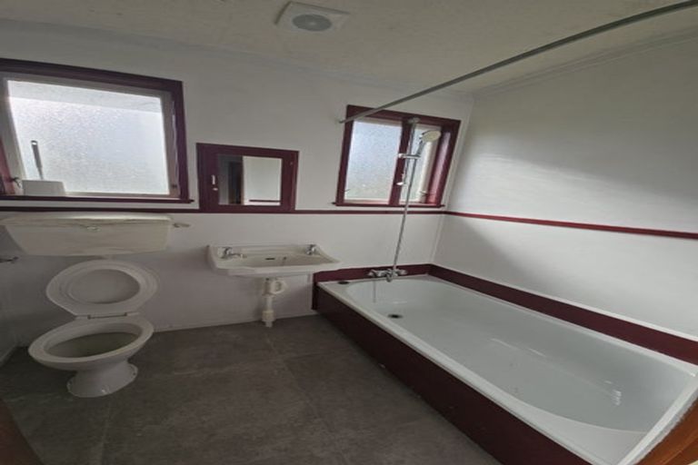 Photo of property in 106 Universal Drive, Henderson, Auckland, 0610