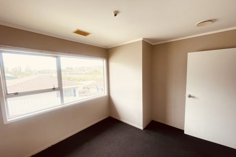 Photo of property in 16b Cedar Heights Avenue, Massey, Auckland, 0614