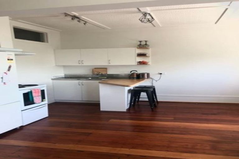 Photo of property in 290 Devon Street West, New Plymouth, 4310