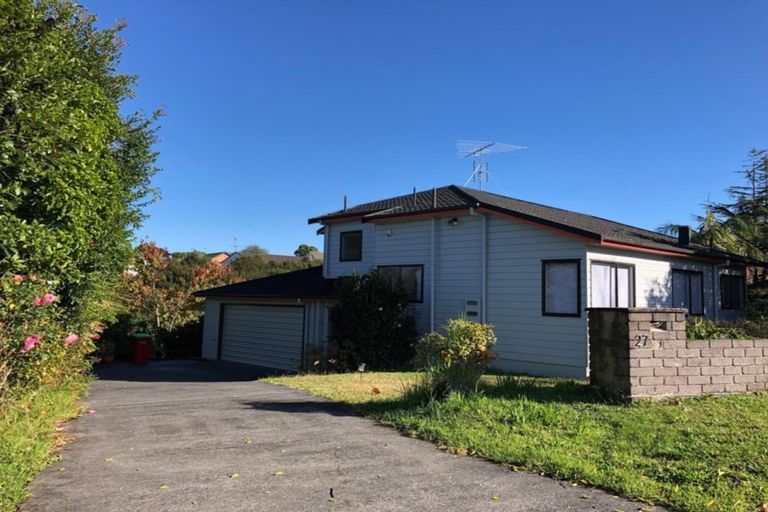 Photo of property in 27 Pinewood Grove, Botany Downs, Auckland, 2010