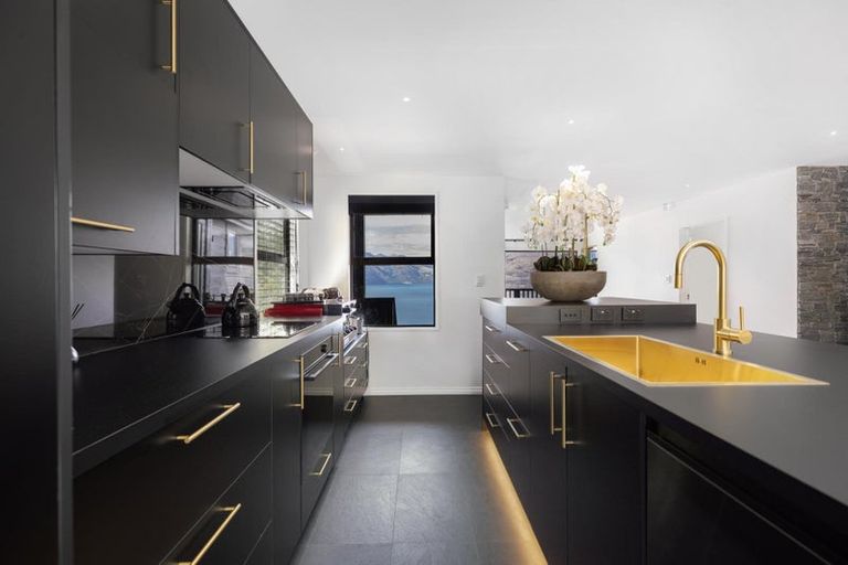 Photo of property in 13 Caples Place, Fernhill, Queenstown, 9300