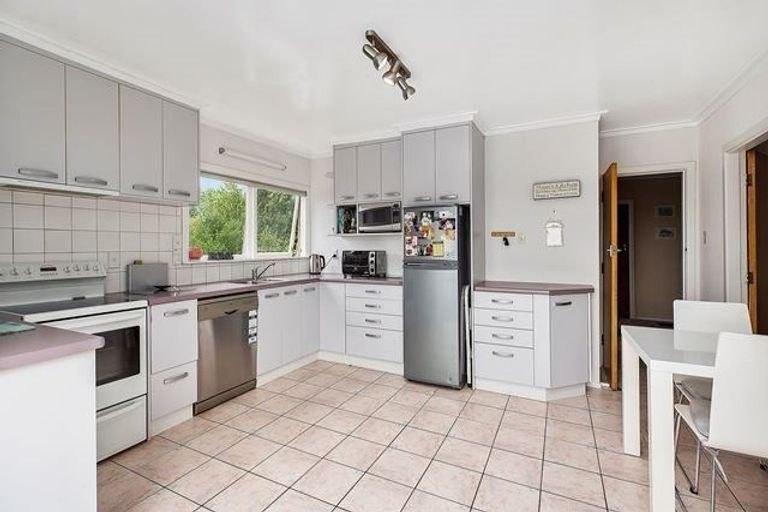 Photo of property in 59 Sunrise Boulevard, Tawa, Wellington, 5028