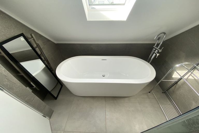 Photo of property in 121 Fairview Avenue, Fairview Heights, Auckland, 0632