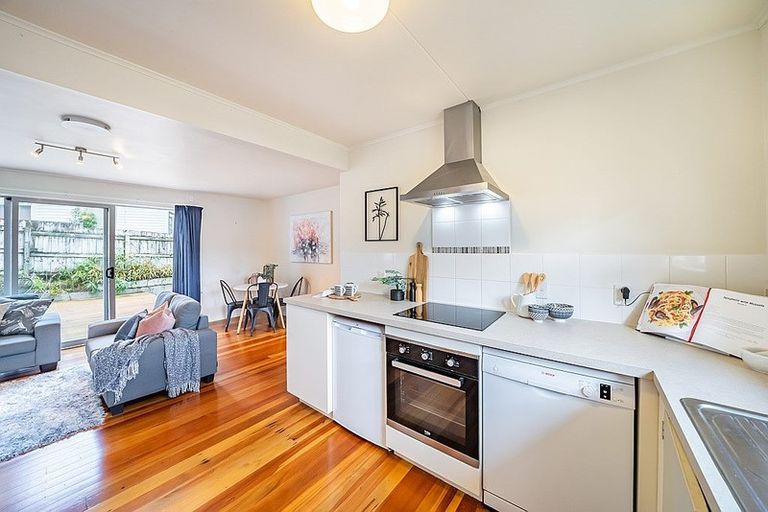 Photo of property in 10 James Grove, Stokes Valley, Lower Hutt, 5019