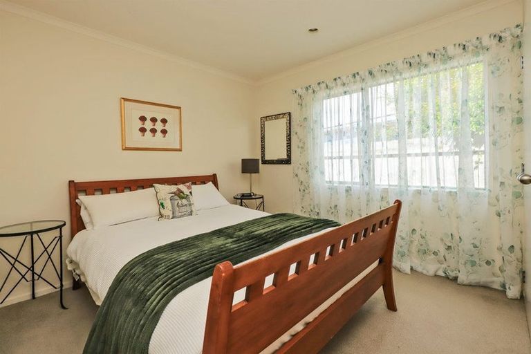 Photo of property in 2 Kentia Place, Havelock North, 4130