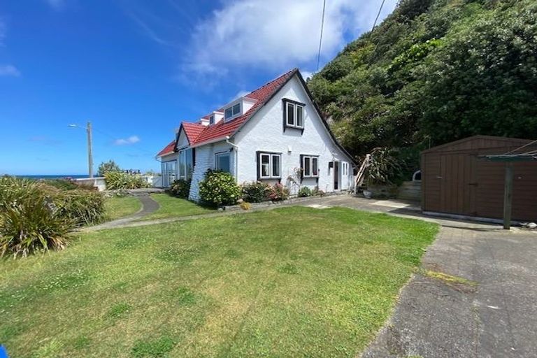 Photo of property in 336 The Esplanade, Island Bay, Wellington, 6023