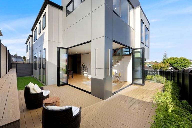 Photo of property in 23b Sorrel Crescent, Bucklands Beach, Auckland, 2012
