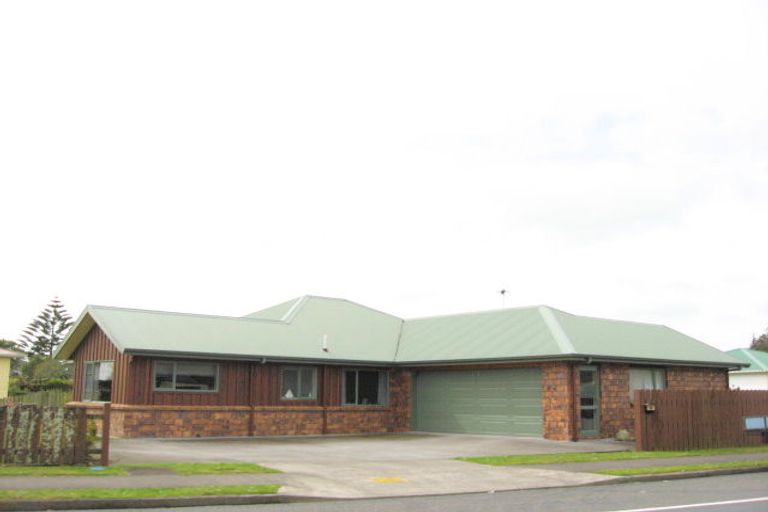 Photo of property in 18 Rata Street, Inglewood, 4330