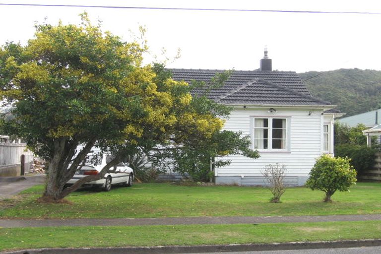 Photo of property in 5 Pringle Street, Taita, Lower Hutt, 5011