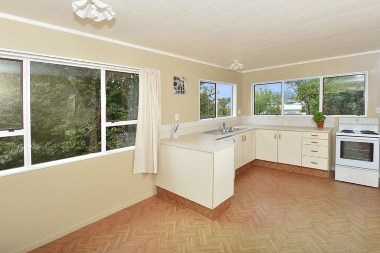 Photo of property in 1 Curlew Place, One Tree Point, 0118