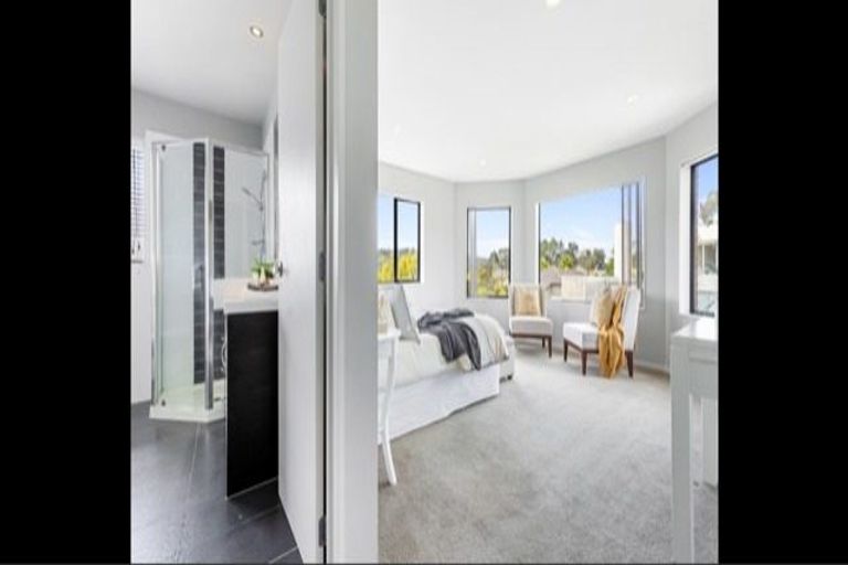 Photo of property in 46 Newbury Place, Schnapper Rock, Auckland, 0632