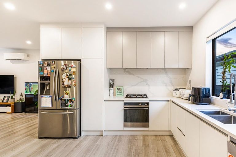 Photo of property in 79 Nobilo Road, Kumeu, 0810