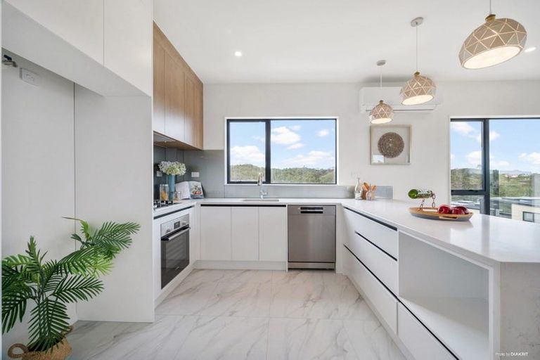 Photo of property in 10 Ringi Lane, Orewa, 0931