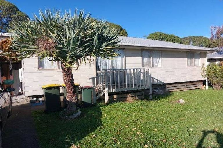 Photo of property in 16 Steven Street, Mangere East, Auckland, 2024