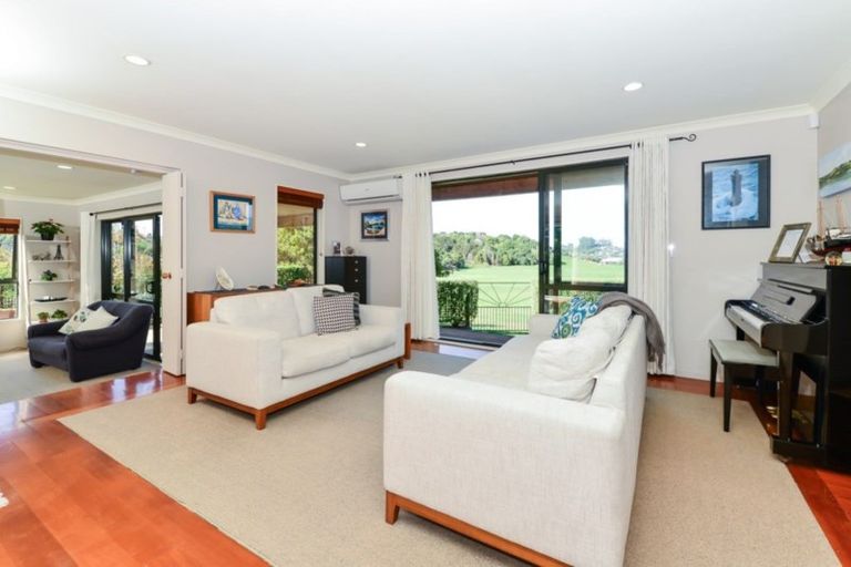 Photo of property in 1 Limousin Place, Grandview Heights, Hamilton, 3200