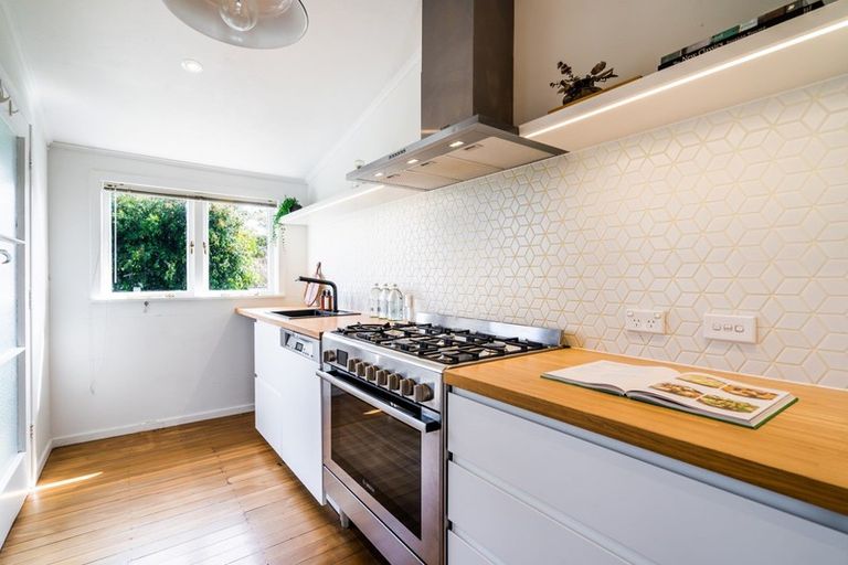 Photo of property in 1/14 Montgomery Avenue, Belmont, Auckland, 0622