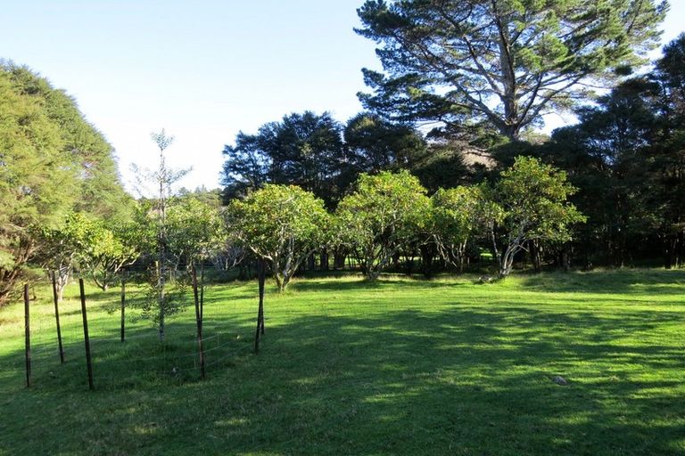 Photo of property in 30 Colville Road, Coromandel, 3506