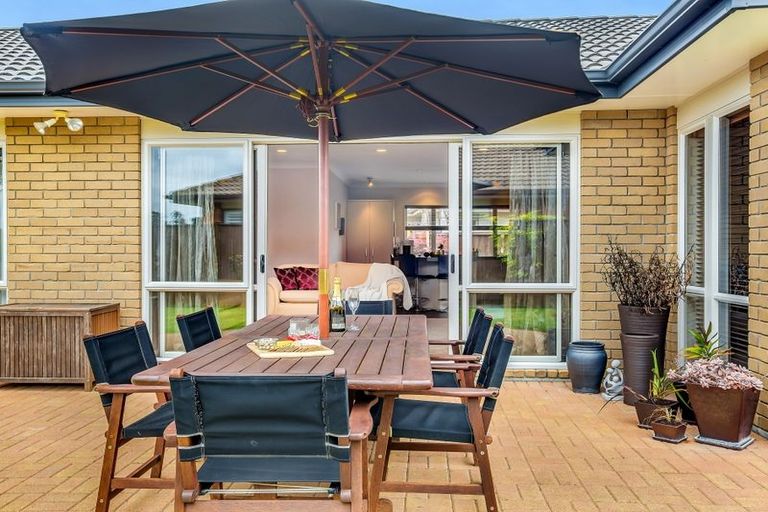 Photo of property in 34 Stranraer Crescent, Wattle Downs, Auckland, 2103