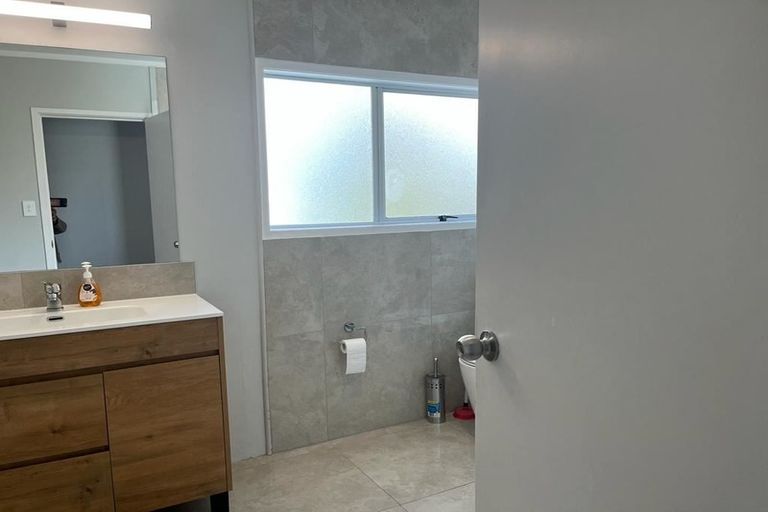 Photo of property in 2/2 Aotea Road, Glen Eden, Auckland, 0602