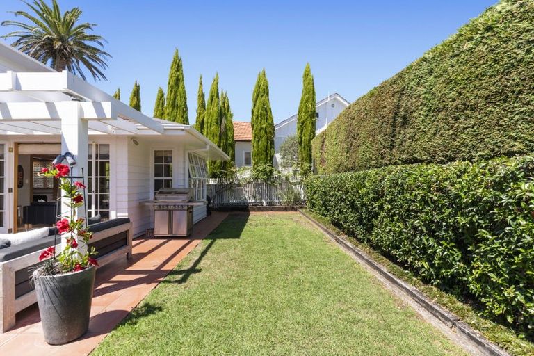 Photo of property in 28 Jubilee Avenue, Devonport, Auckland, 0624