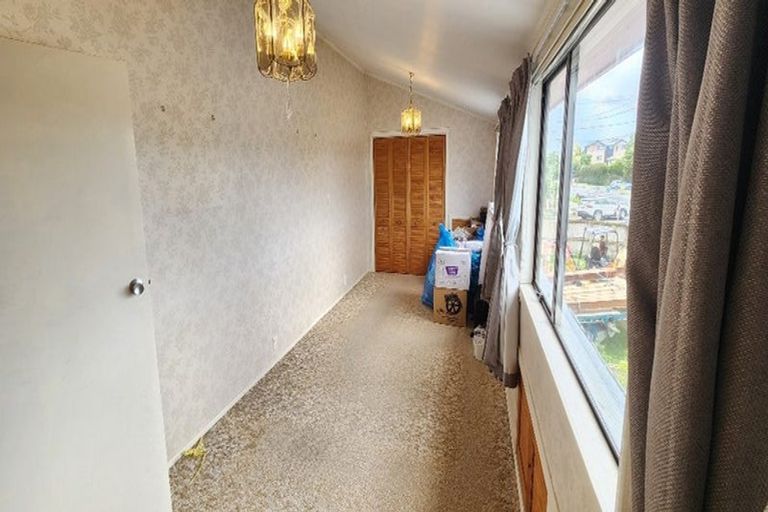 Photo of property in 48 Taikata Road, Te Atatu Peninsula, Auckland, 0610