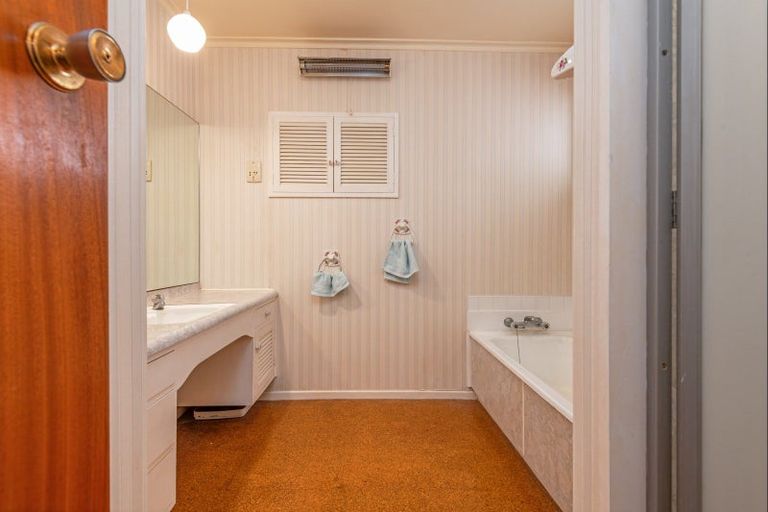 Photo of property in 10 Chilton Grove, Hokowhitu, Palmerston North, 4410