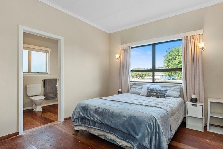 Photo of property in 35 Ngatai Road, Otumoetai, Tauranga, 3110