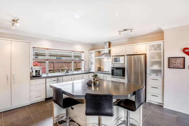 Photo of property in 34 Stranraer Crescent, Wattle Downs, Auckland, 2103