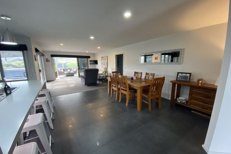 Photo of property in 6 Chestnut Close, Kelvin Grove, Palmerston North, 4414