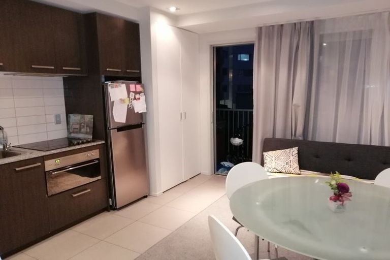 Photo of property in Shoal Haven Apartments, 203c/130 Anzac Street, Takapuna, Auckland, 0622