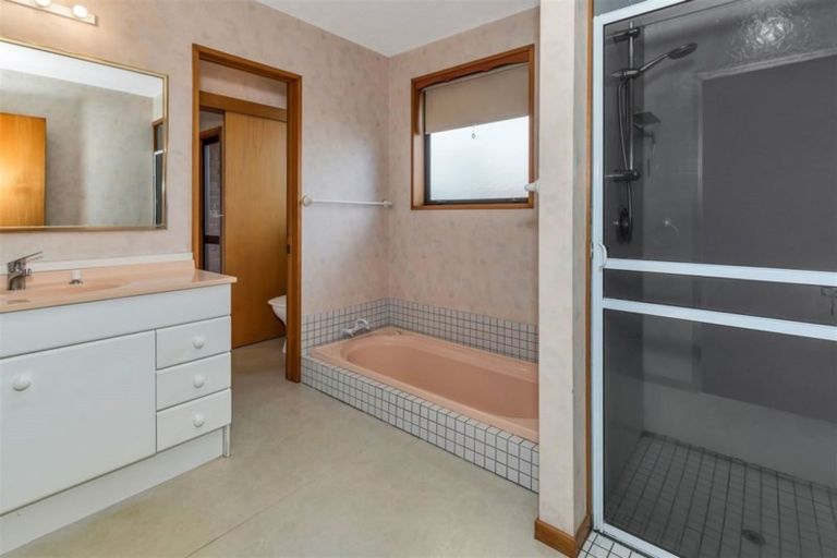 Photo of property in 2/11 Rossiter Avenue, Redwood, Christchurch, 8051