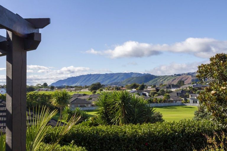 Photo of property in 136 Renown Road, Raumati South, Paraparaumu, 5032