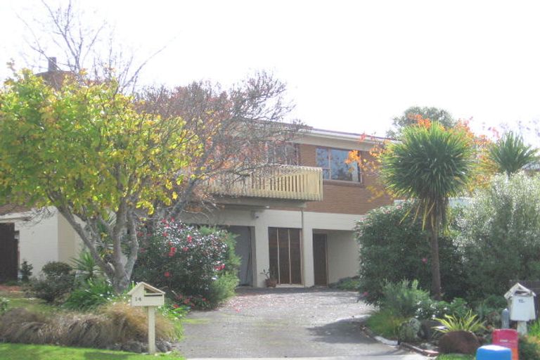 Photo of property in 14 Birdie Place, Red Beach, 0932