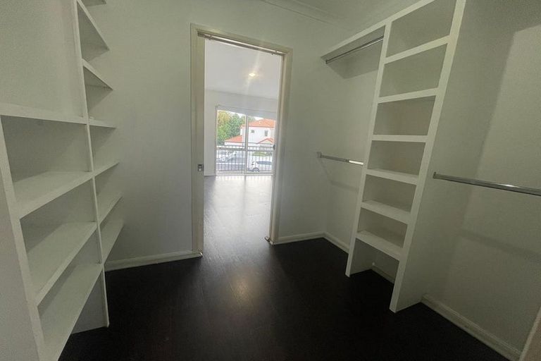 Photo of property in 3 Dainton Place, New Lynn, Auckland, 0600