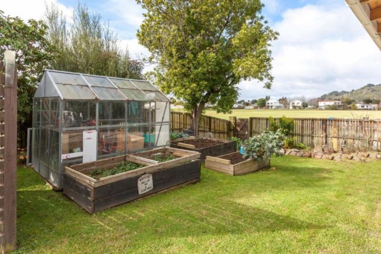 Photo of property in 112 The Drive, Whangamata, 3620