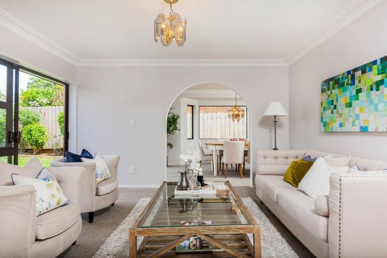 Photo of property in 84 Mirrabooka Avenue, Botany Downs, Auckland, 2010