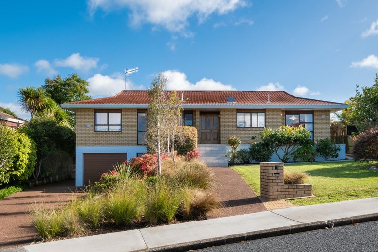 Photo of property in 52 Spence Road, Henderson, Auckland, 0612