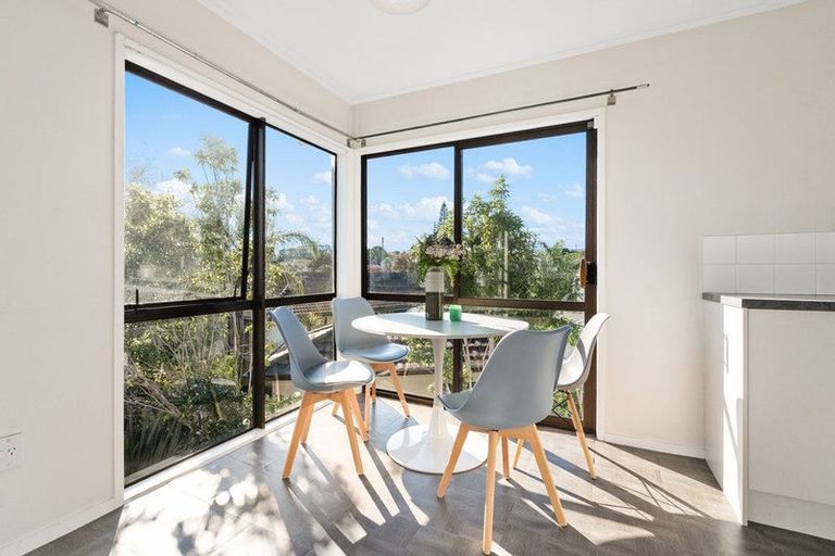 Photo of property in 10 Rena Place, West Harbour, Auckland, 0618