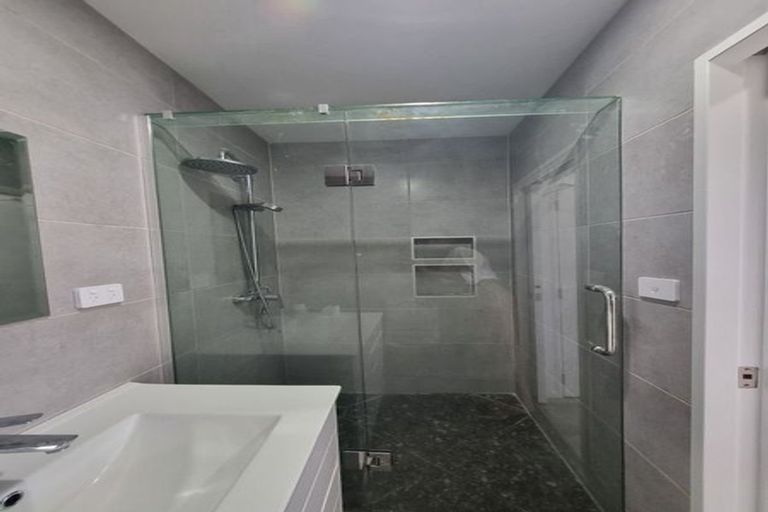 Photo of property in 2 Arnhem Place, Pukekohe, 2120