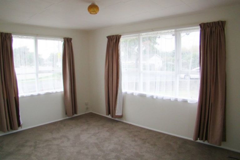 Photo of property in 20 Muir Avenue, Mangere Bridge, Auckland, 2022