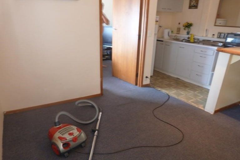 Photo of property in 1/1a Divich Avenue, Te Atatu South, Auckland, 0610