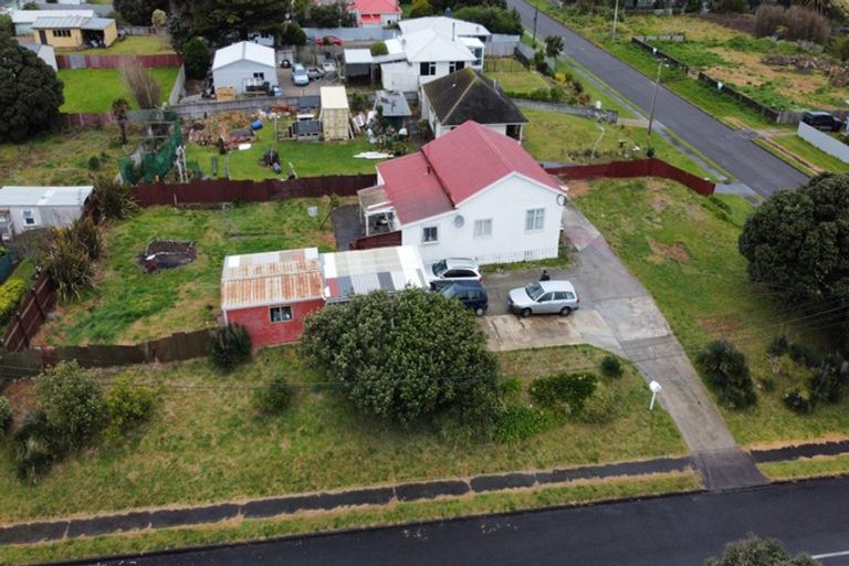 Photo of property in 16 Egmont Street, Castlecliff, Whanganui, 4501