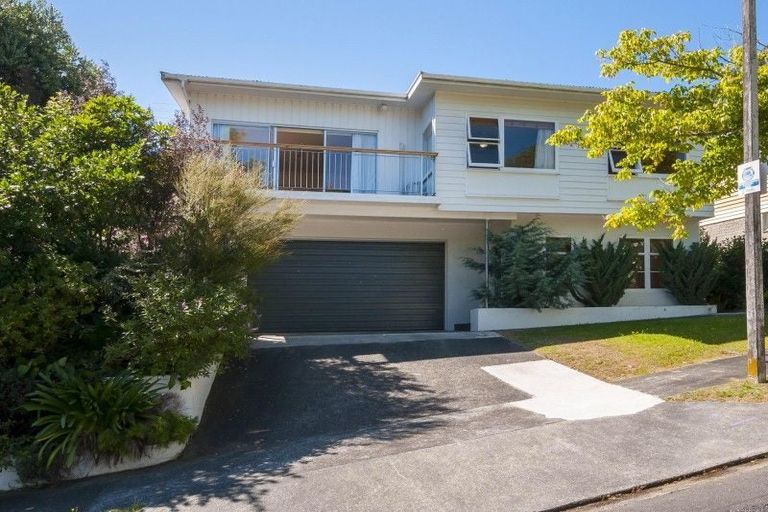 Photo of property in 2 Volkner Grove, Waterloo, Lower Hutt, 5011