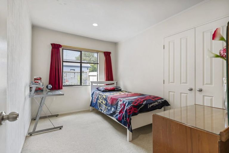 Photo of property in 10/17 Neta Grove, Henderson, Auckland, 0612