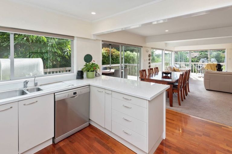 Photo of property in 44 Colmar Road, Mellons Bay, Auckland, 2014