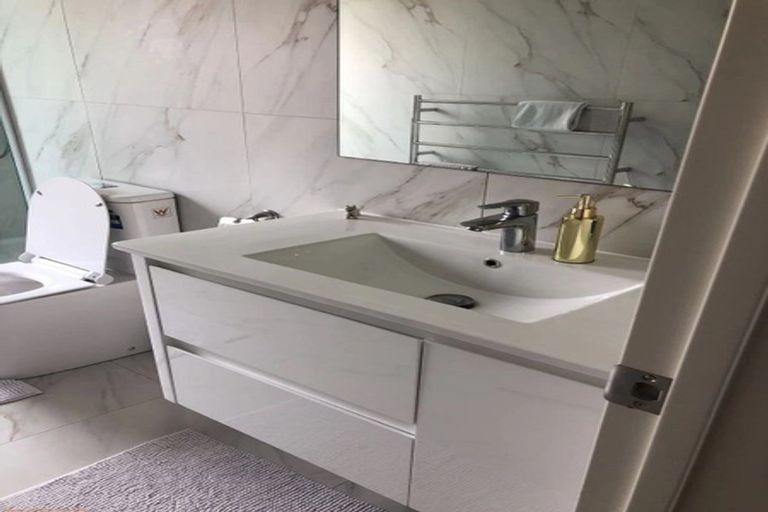 Photo of property in 674a East Coast Road, Pinehill, Auckland, 0630